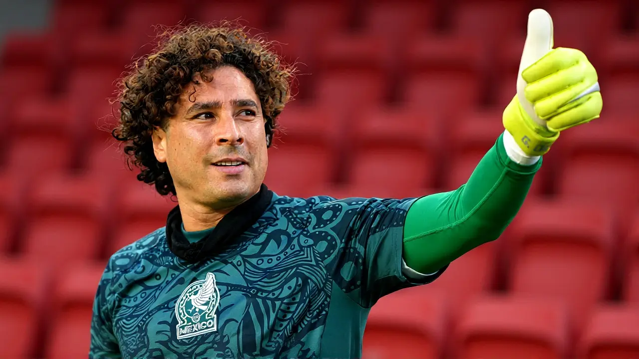 Lesão de Malagón Abre Caminho para Sexta Copa de Ochoa